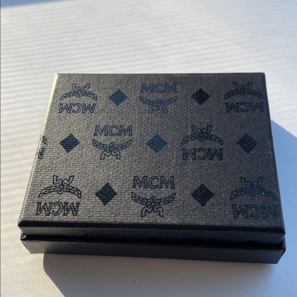MCM Diamond Leather Small Wallet Silver NWT Full Inclusion - Picture 12 of 12